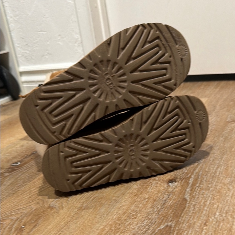 Ugg boots - Women’s 7 - Picture 5 of 10